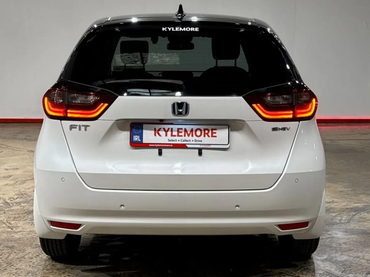 Honda Fit 1.5 HYBRID AUTOMATIC - WHITE/BLACK TWO T - Image 4