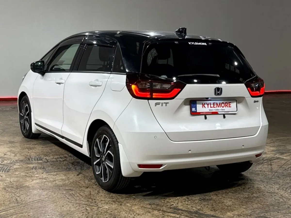 Honda Fit 1.5 HYBRID AUTOMATIC - WHITE/BLACK TWO T - Image 5