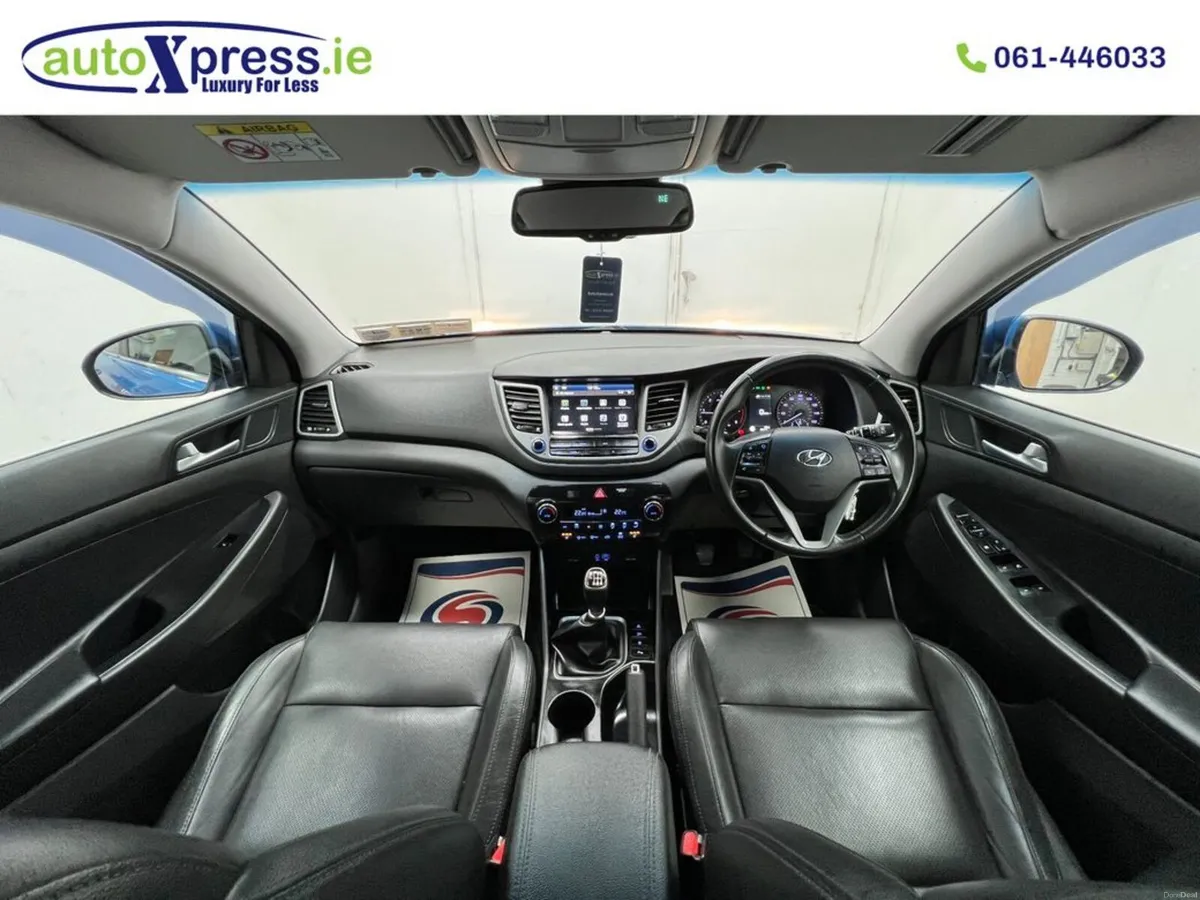 Hyundai Tucson 1.7 Premium, Manual, Reversing came - Image 2
