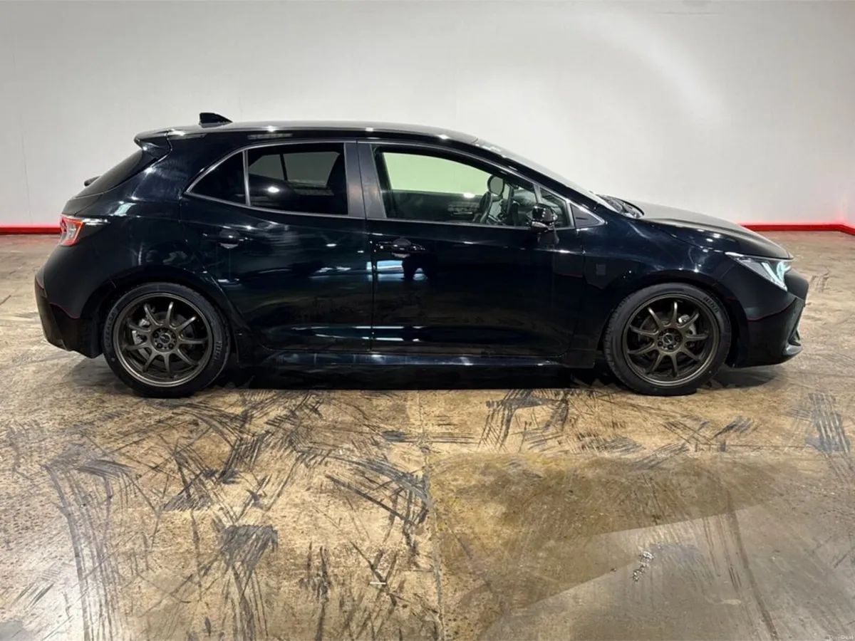 Toyota Corolla 1.8 HYBRID AUTOMATIC - G STYLE MILL - Image 2
