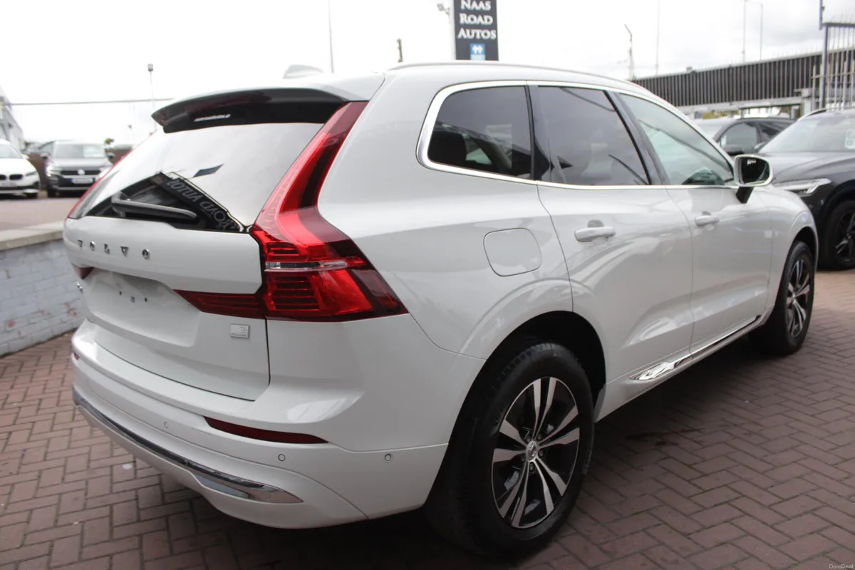 2022 VOLVO XC60 RECHARGE AWD T6 - Image 4