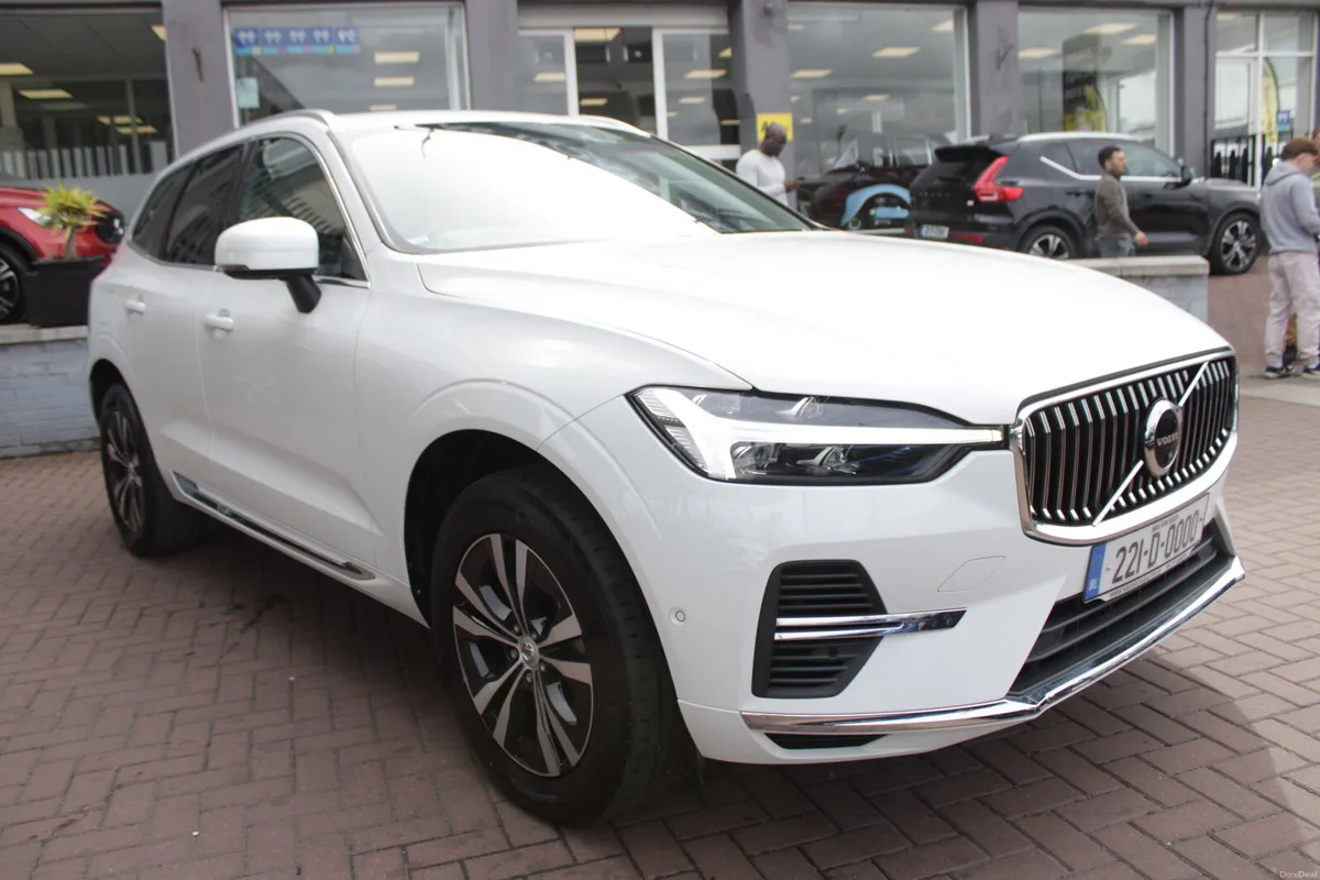 2022 VOLVO XC60 RECHARGE AWD T6 - Image 2