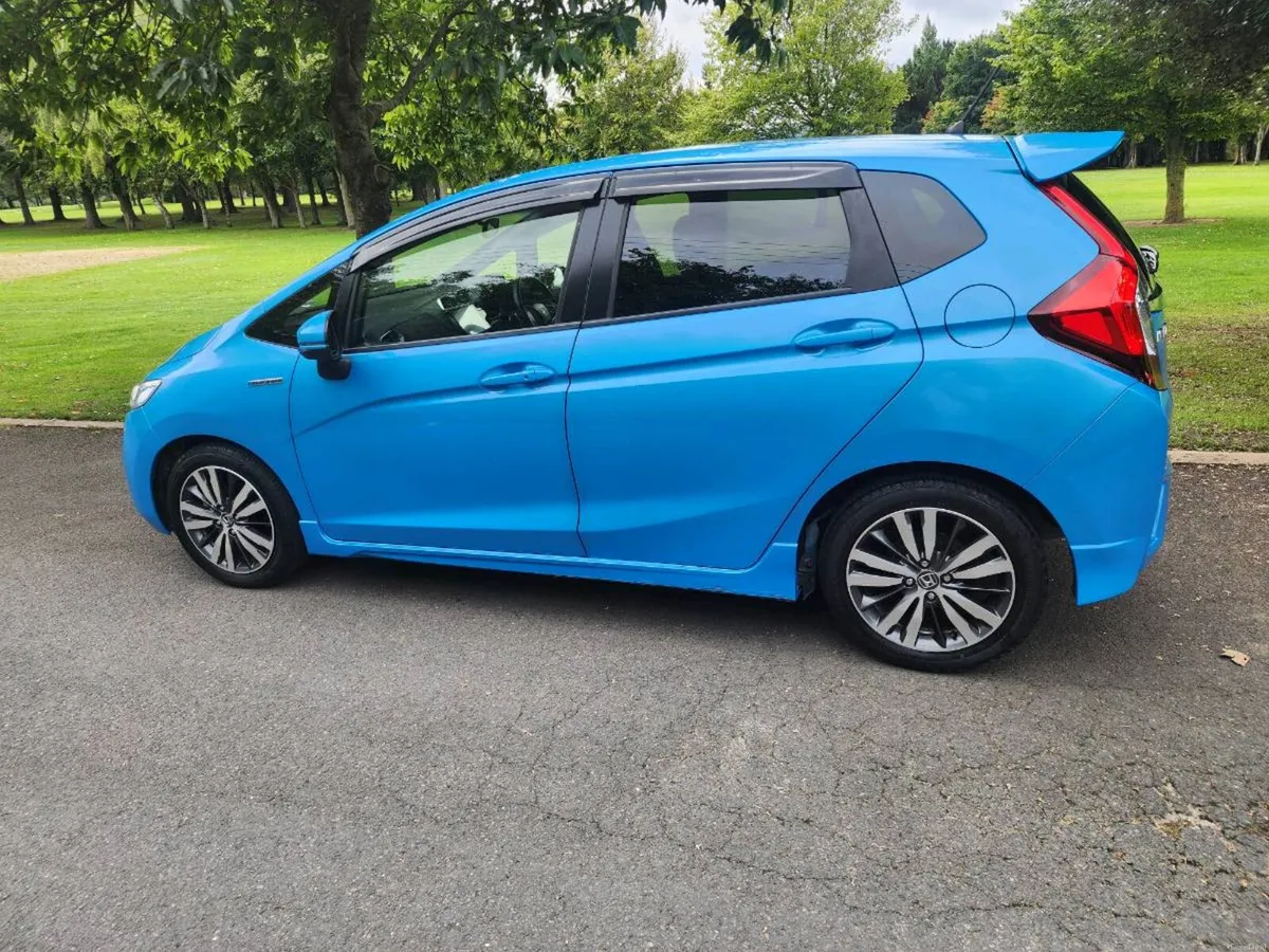 HONDA FIT 2013 HYBRID LOW MILES - Image 4