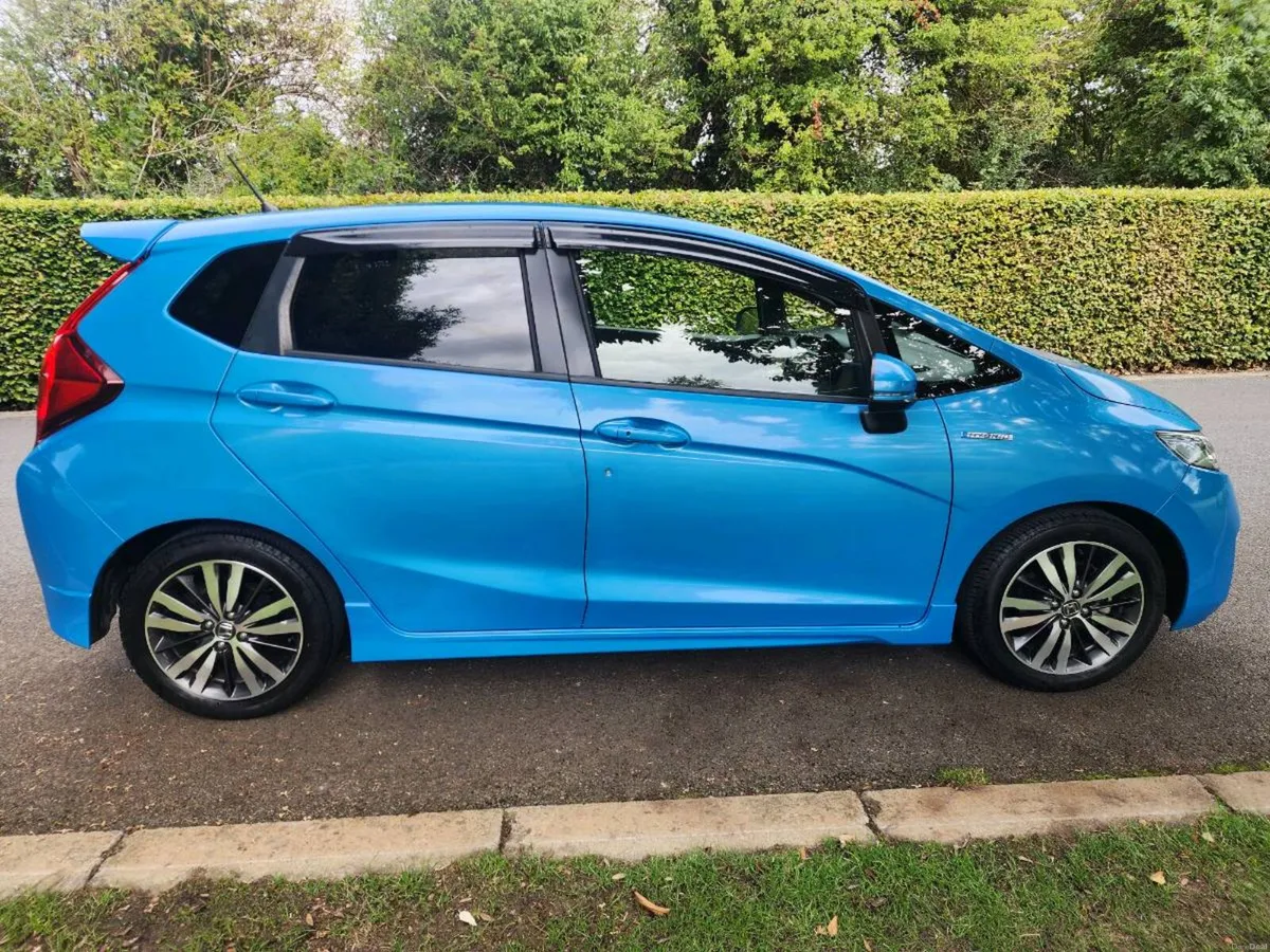 HONDA FIT 2013 HYBRID LOW MILES - Image 6