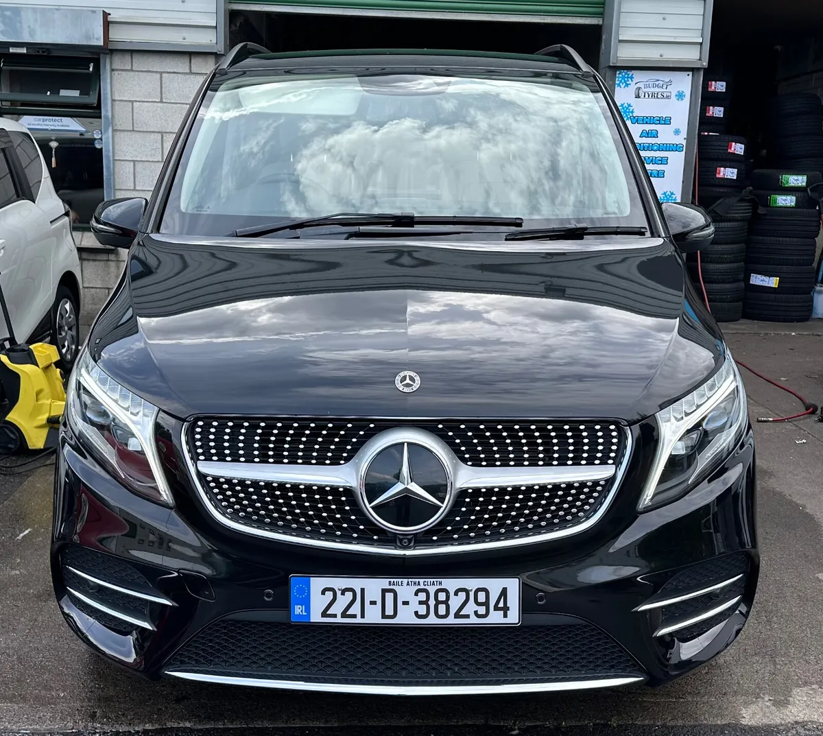 Mercedes-Benz V-Class 2022 - Image 3