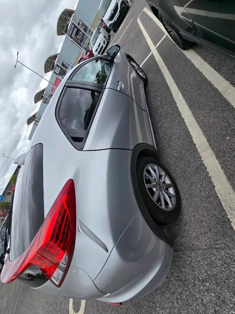 Car - Image 3