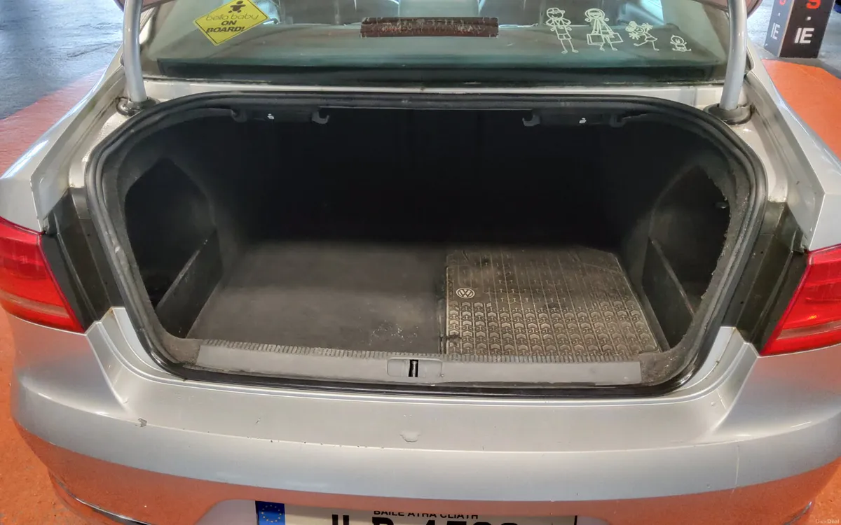 Volkswagen Passat 2011 - Image 3