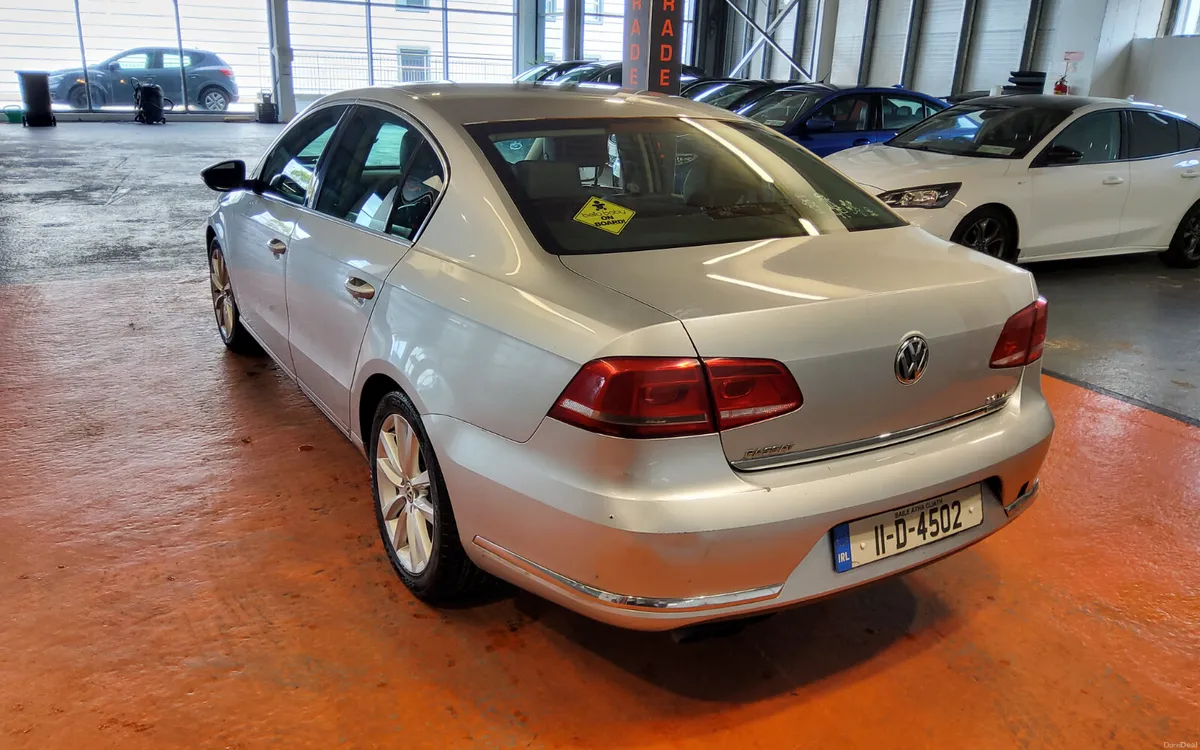 Volkswagen Passat 2011 - Image 4
