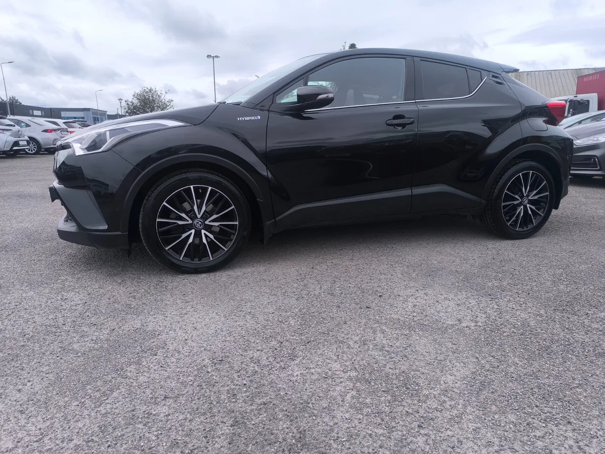 182 Toyota C-HR Sol - Image 3