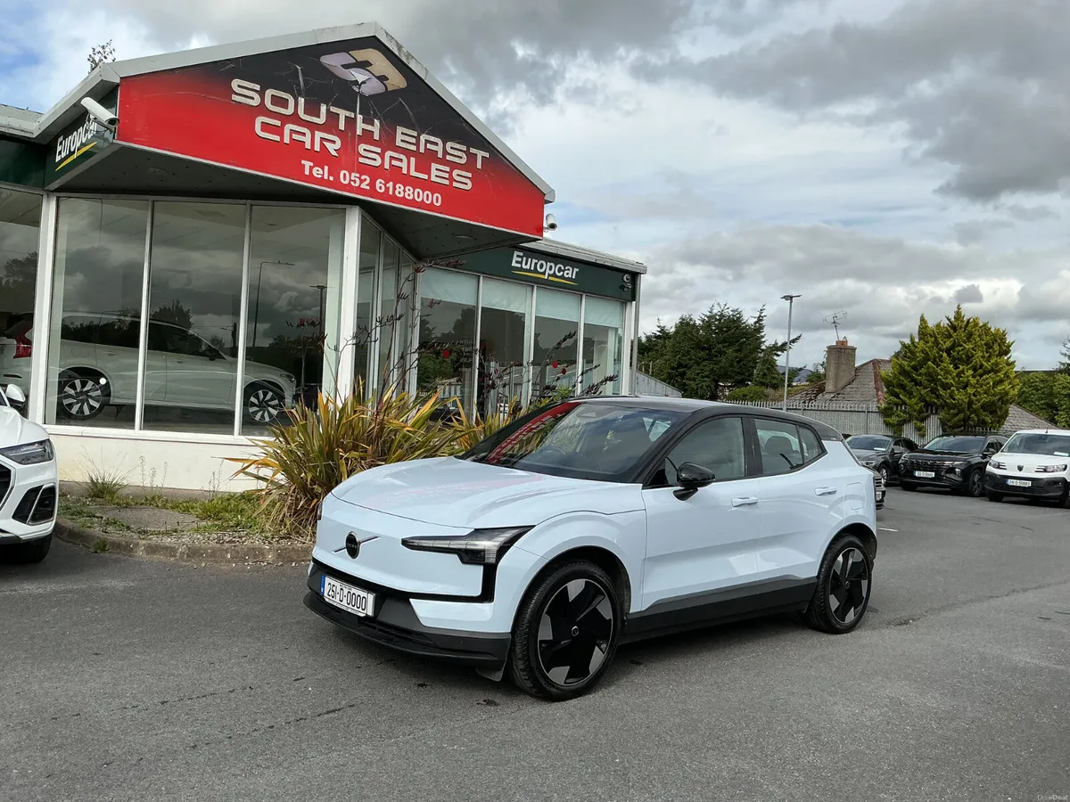 Volvo EX30  PLUS 2025 TWIN MOTOR AWD  69kw EX/RANG - Image 2