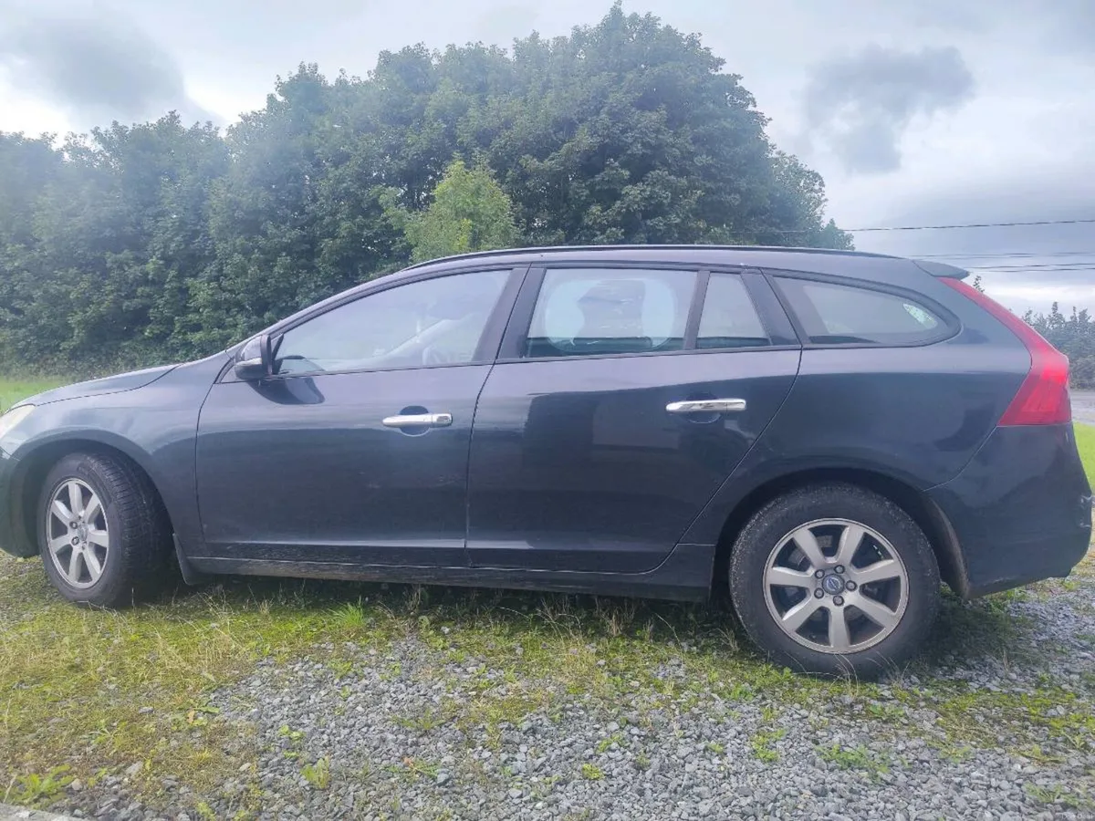 Volvo V60 - Image 2