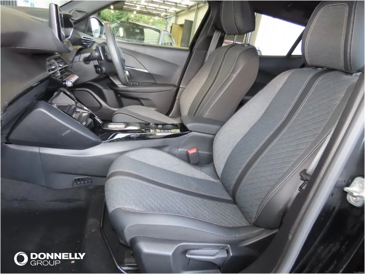 Peugeot 2008 1.2 Hybrid 136 Allure 5dr e-DSC6 - Image 5