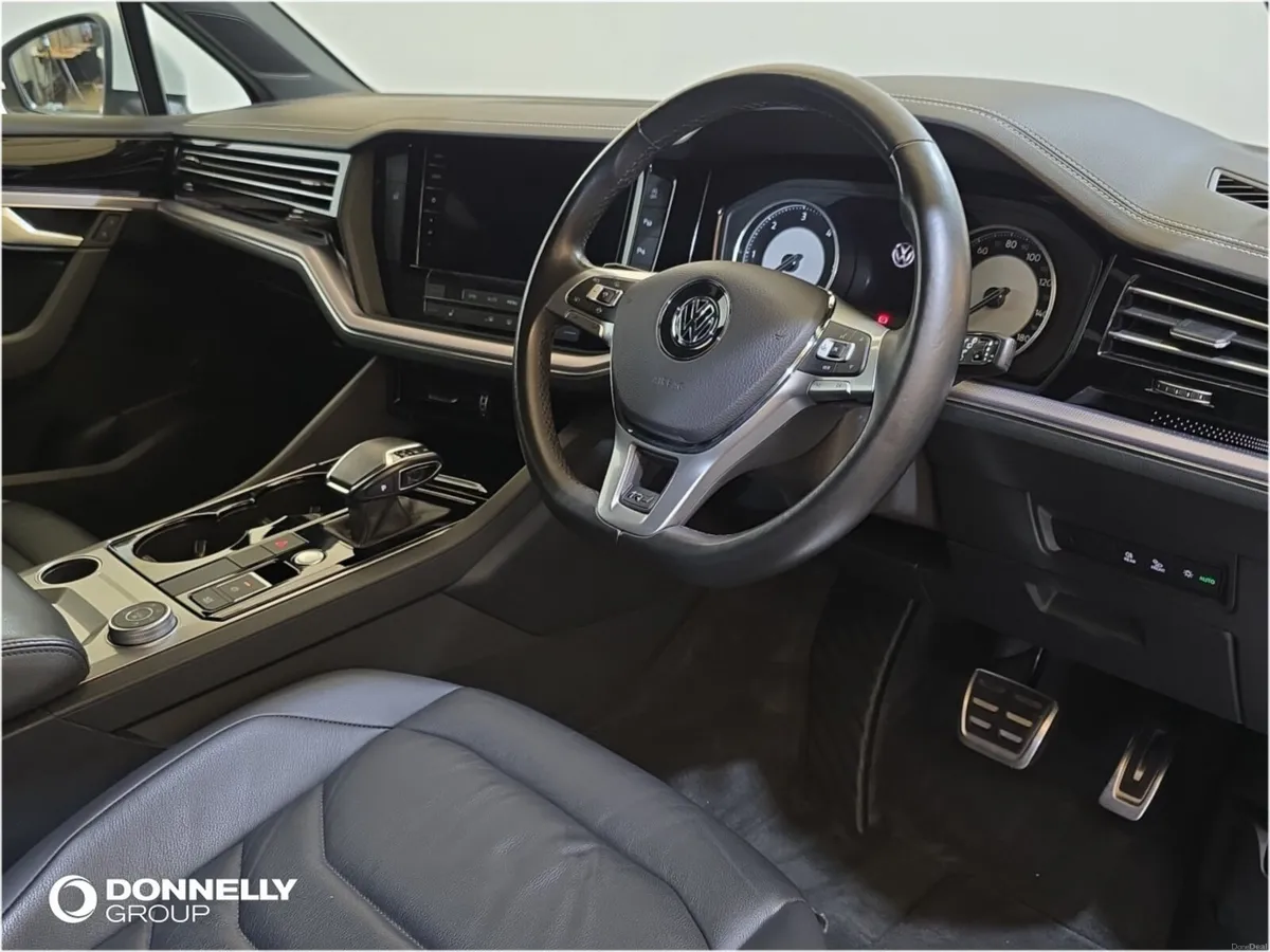 Volkswagen Touareg Diesel Estate R-Line - Image 4