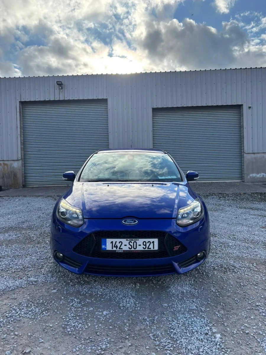 Ford Focus 2014 - Image 2