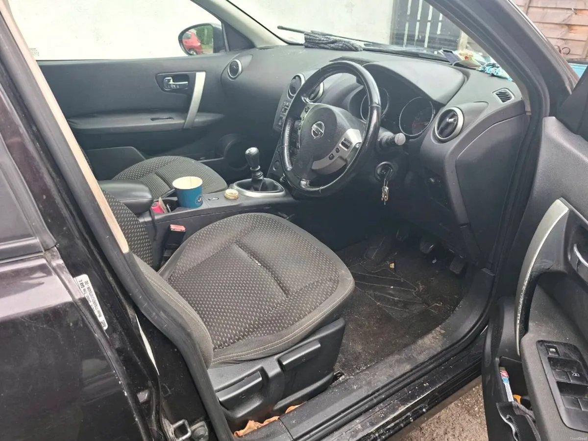 2010 nissan quasqui - Image 5