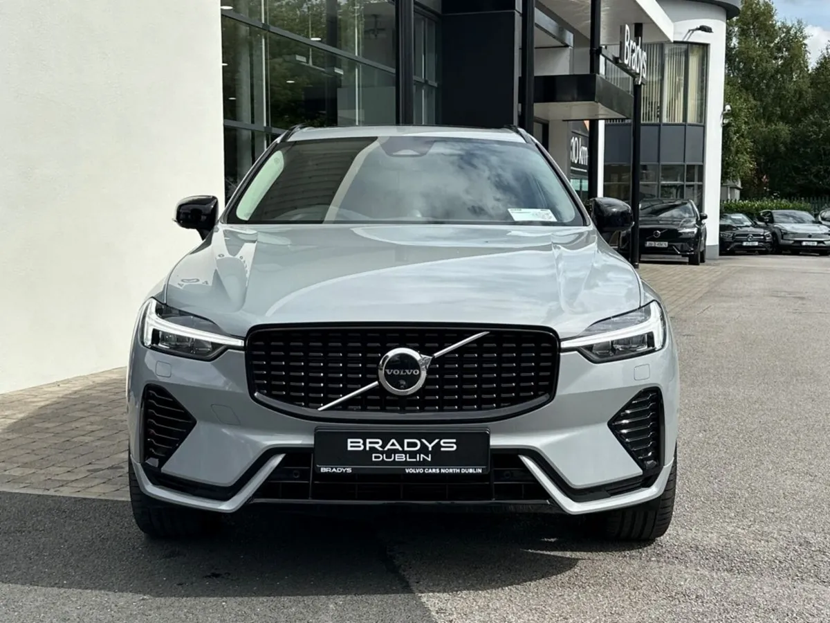 Volvo XC60 T6 Ultra Dark AWD PHEV--Ventilated Napp - Image 2