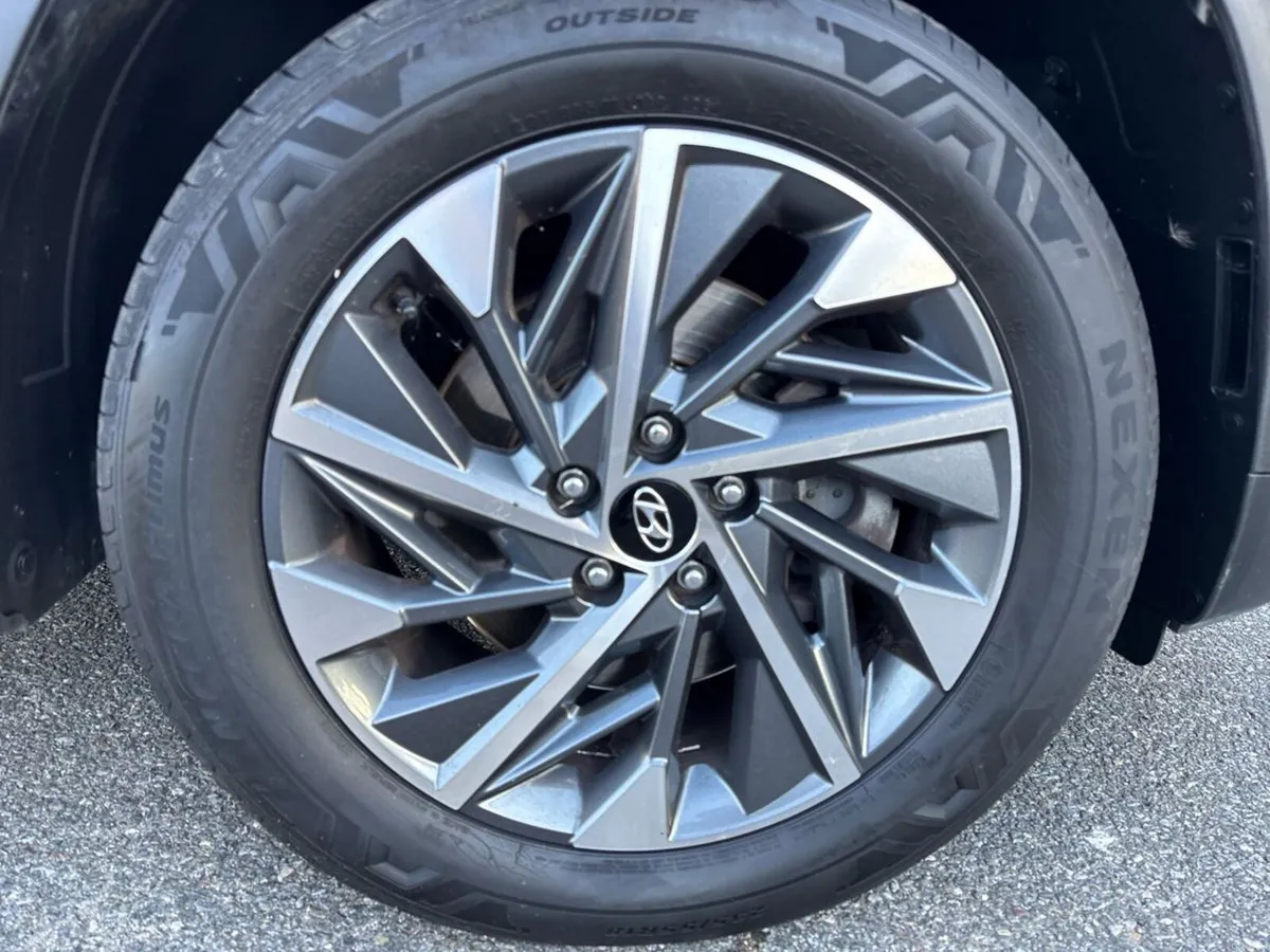 Hyundai Tucson 2WD Executive Plus - Image 5