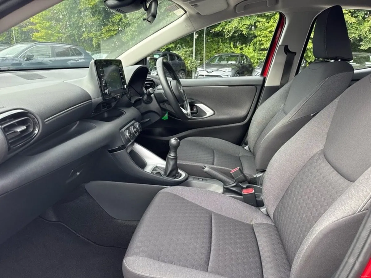 Toyota Yaris YARIS 1.0 LUNA - Image 6