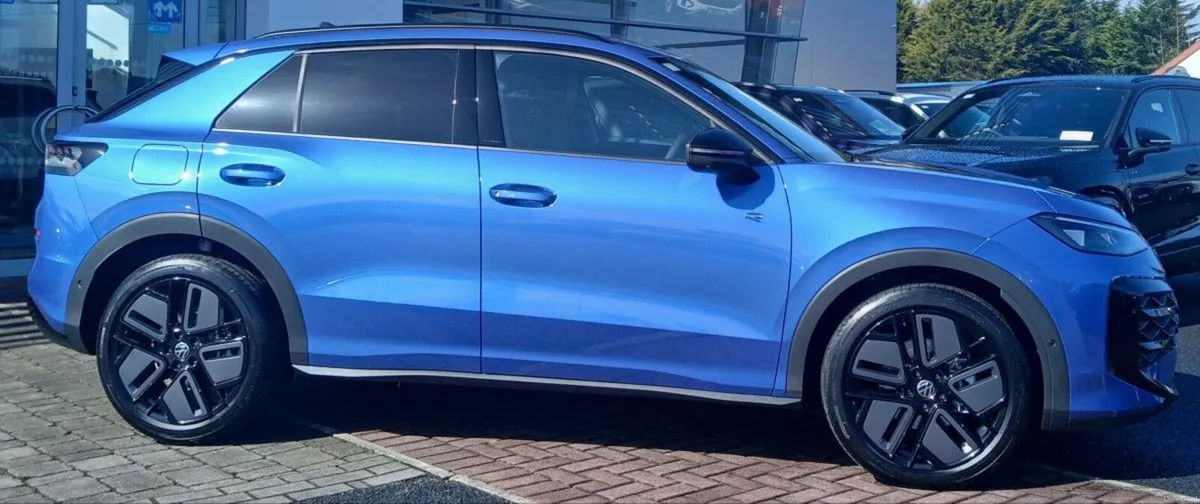Volkswagen T-Roc R-LINE 1.5TSI 150HP MHEV **NEW T- - Image 2