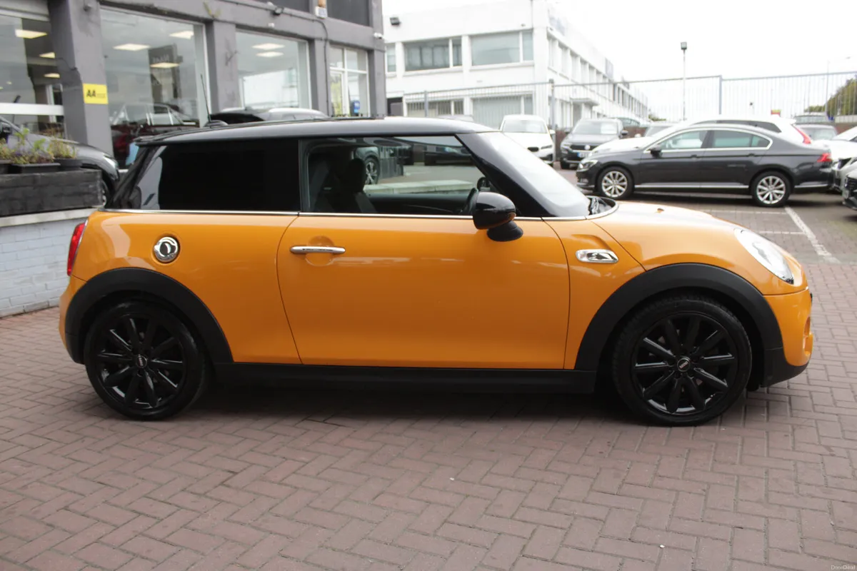 2.0SD COOPER EDITION 3DR HATCHBACK AUTO // AS NEW - Image 3