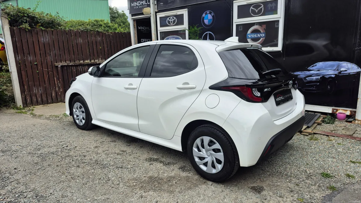 Toyota Yaris 1.5 Hybrid Automatic 2022 - Image 6