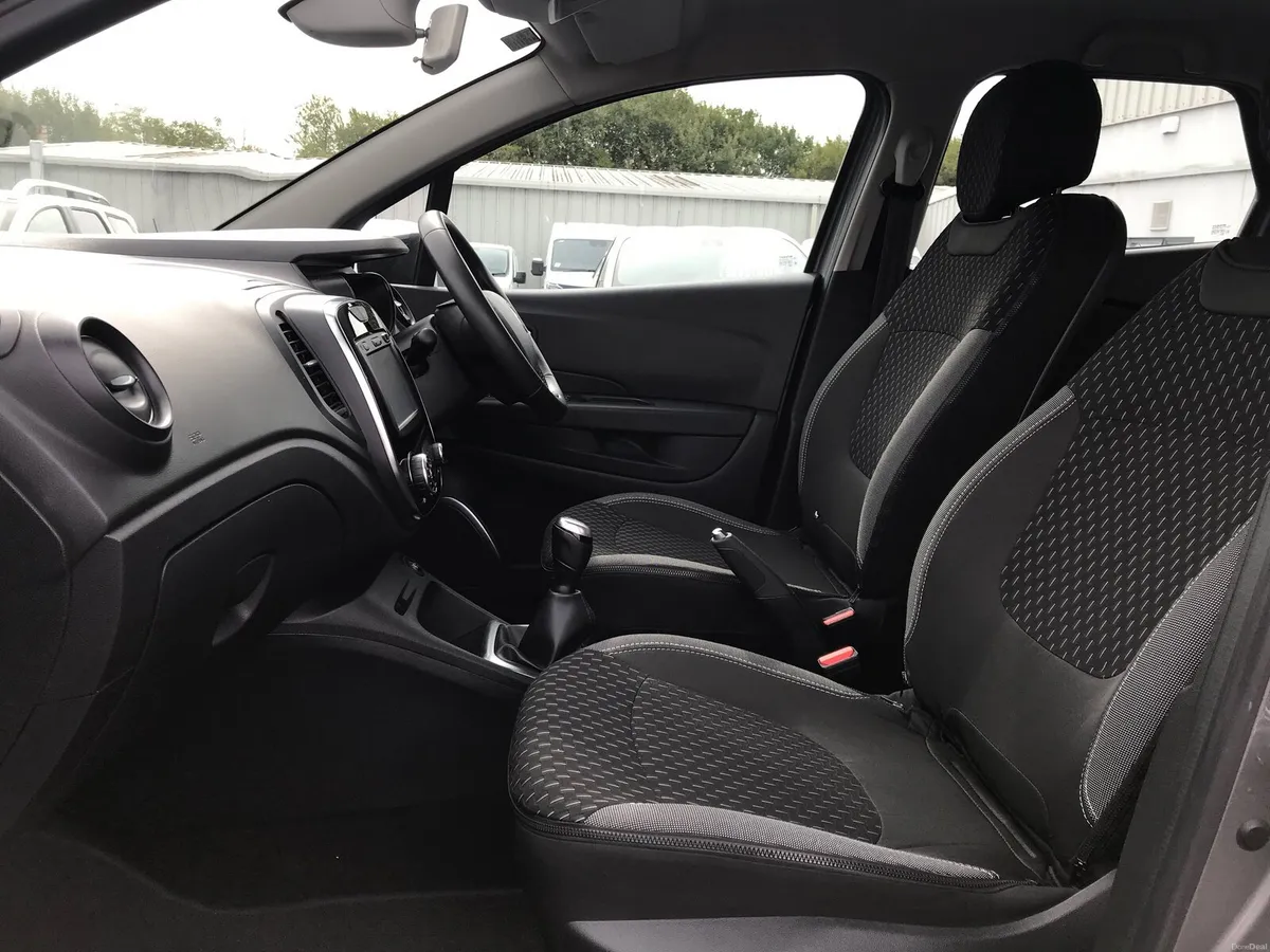 Renault Captur 2018 - Image 2