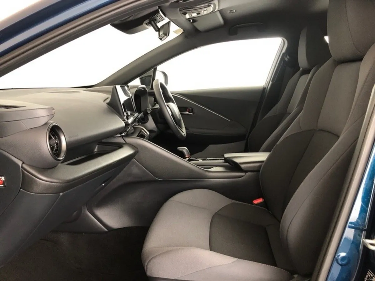 Toyota C-HR Hybrid Sport - Image 6