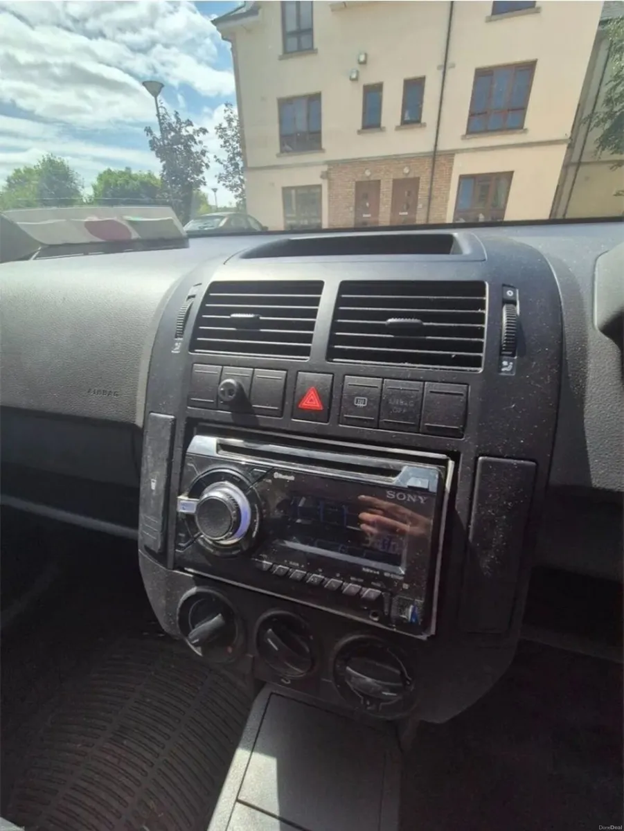 Volkswagen Polo 2005 - Image 2