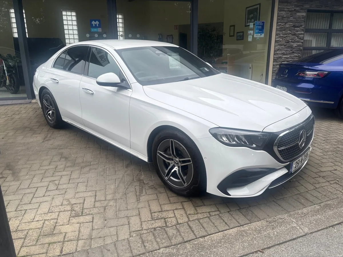 Mercedes-Benz E-Class 2025 - Image 2
