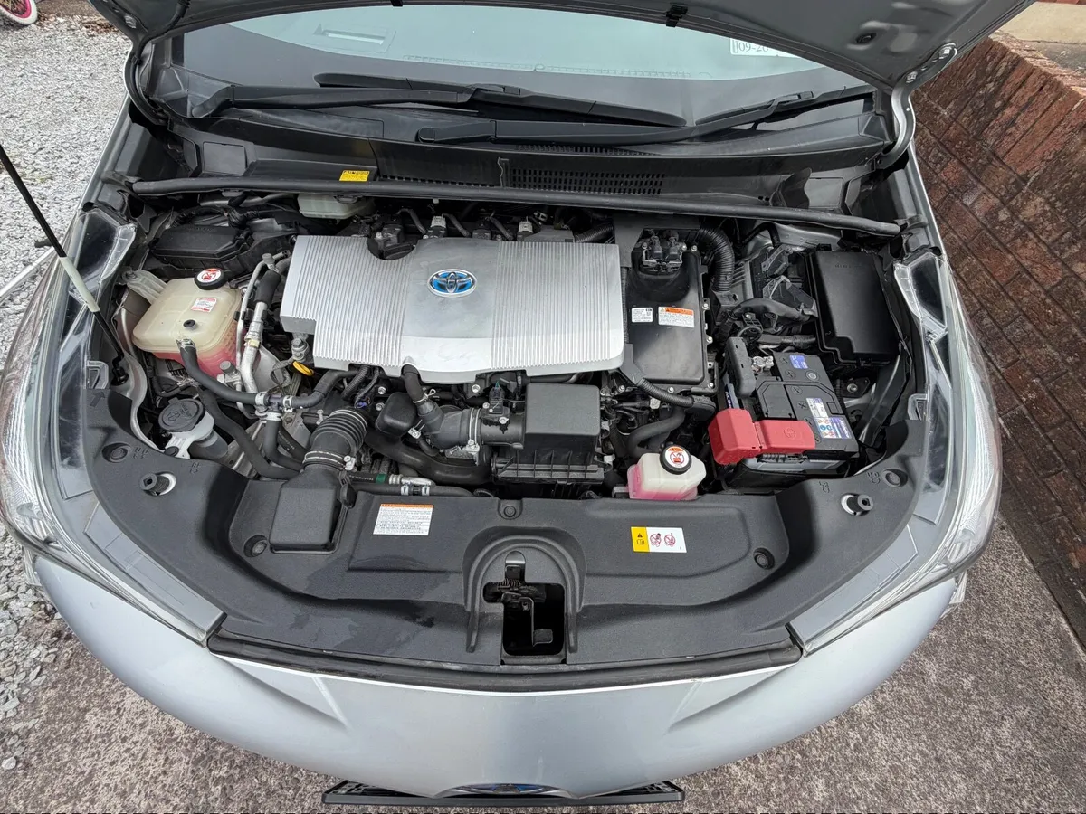2016 Toyota Prius Hybrid - Image 3