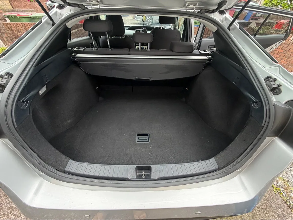2016 Toyota Prius Hybrid - Image 4