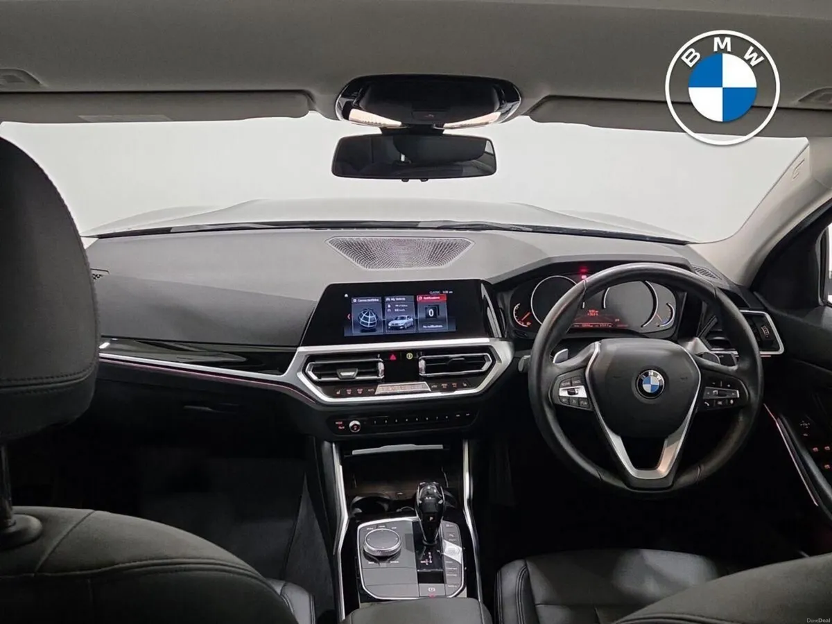 BMW 3-Series 320i SE Saloon - Image 4