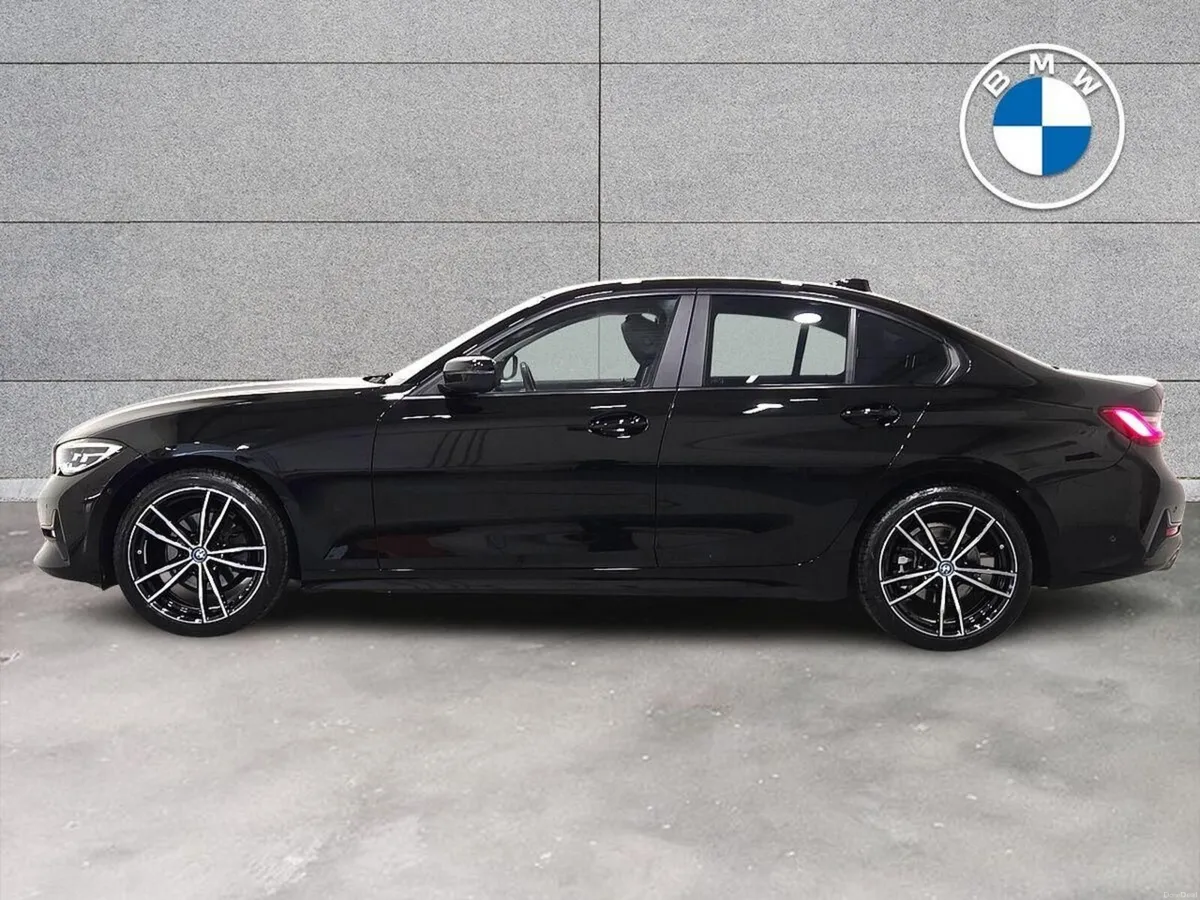 BMW 3-Series 320i SE Saloon - Image 3