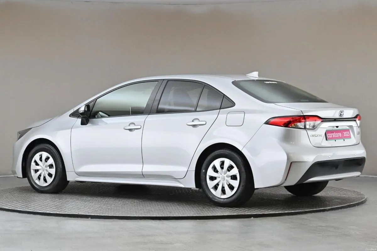 Toyota Corolla 1.8 HYBRID SALOON **REVERSE CAM**RE - Image 6