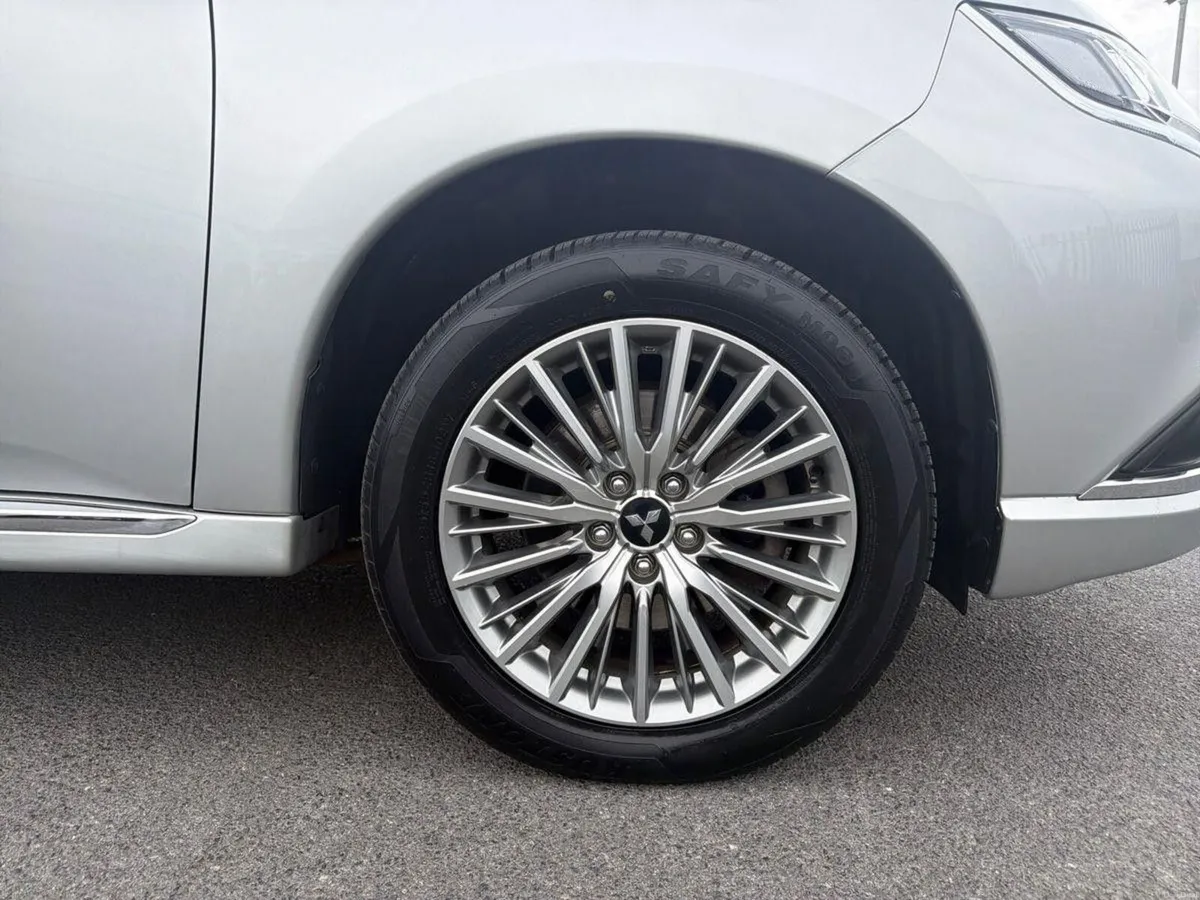 Mitsubishi Outlander 2.4L Plug-in EV Intense 5 sea - Image 5