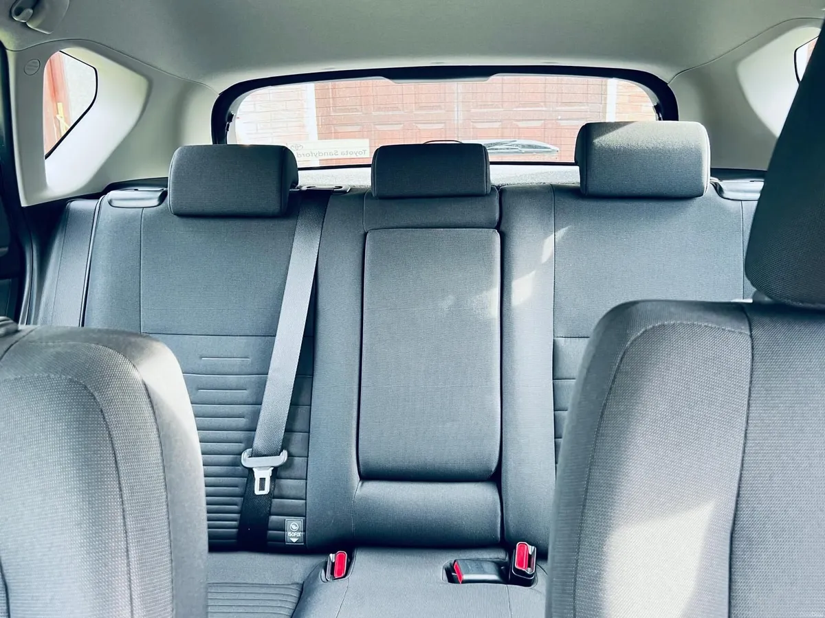 Toyota Auris 2018 - Image 2