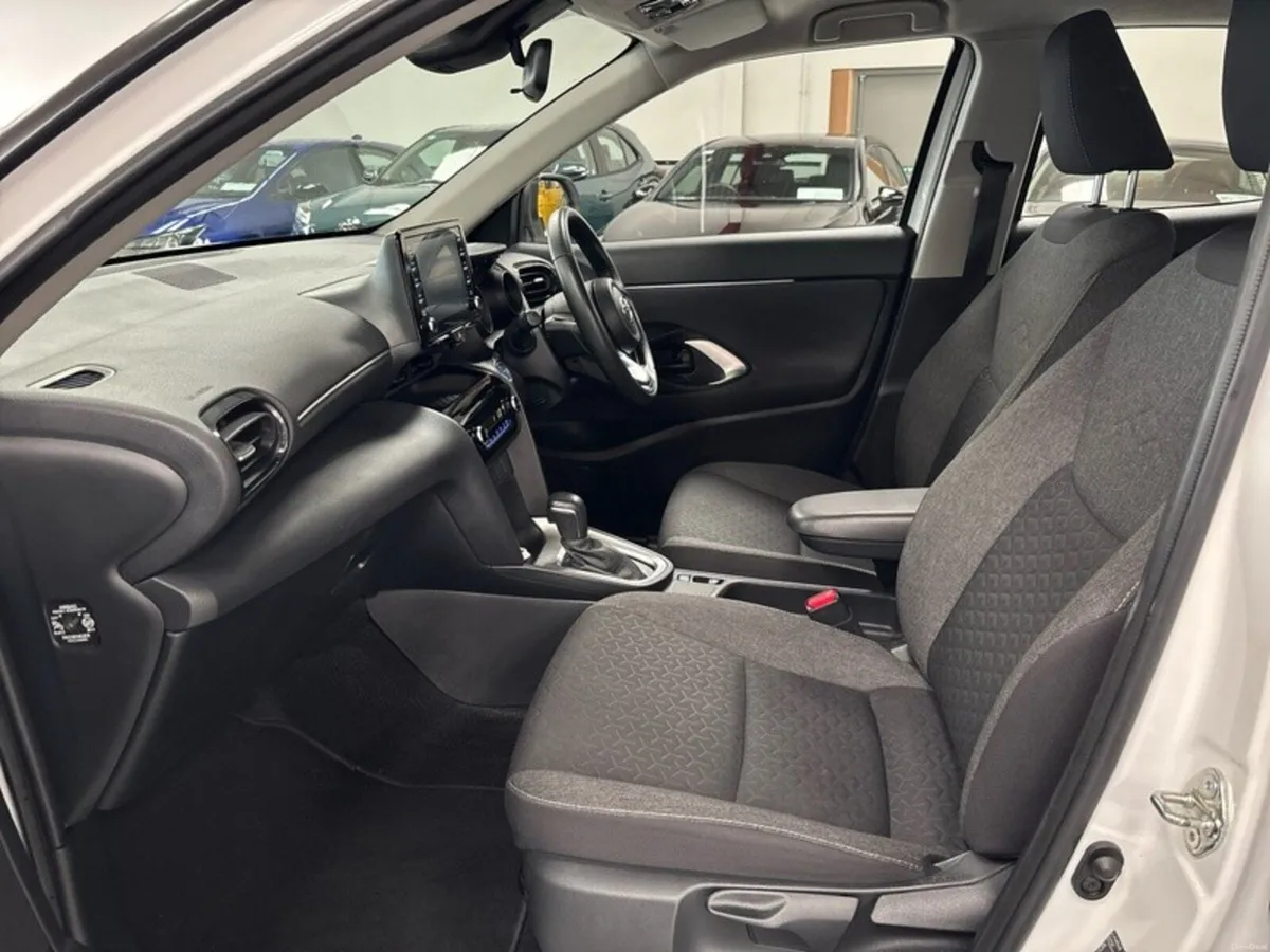 Toyota Yaris Cross CR LUNA 4DR AUTO - Image 6
