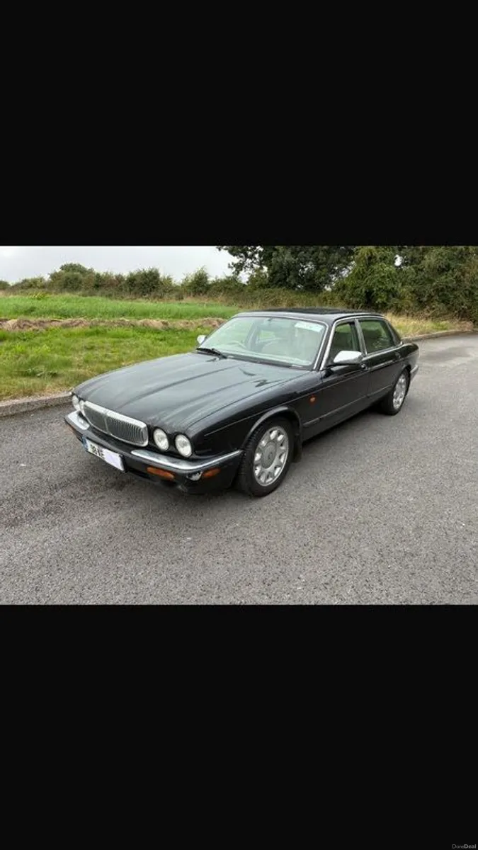 1998 Daimler V8 LWB - Image 1