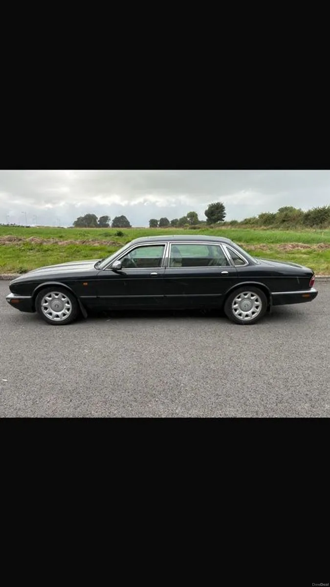 1998 Daimler V8 LWB - Image 4