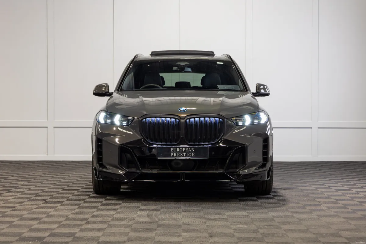 2025 BMW X5 X-Drive 50e M-Sport Pro *Pan Roof - Image 2