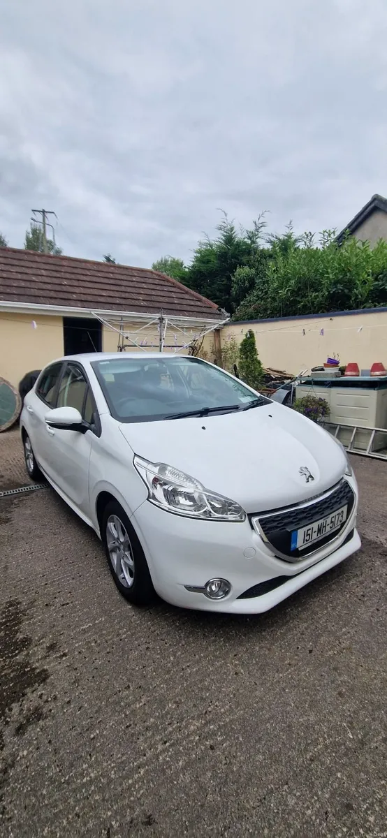 Peugeot 208 2015 - Image 1