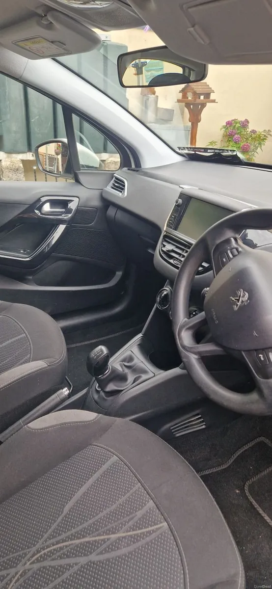 Peugeot 208 2015 - Image 2