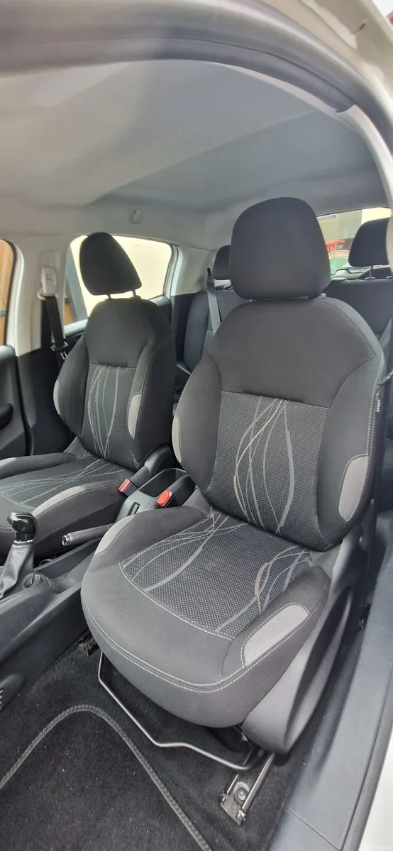 Peugeot 208 2015 - Image 3