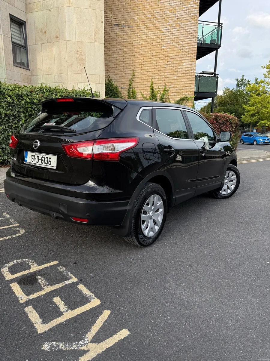 Nissan Qashqai *LOW MILEAGE* - Image 3