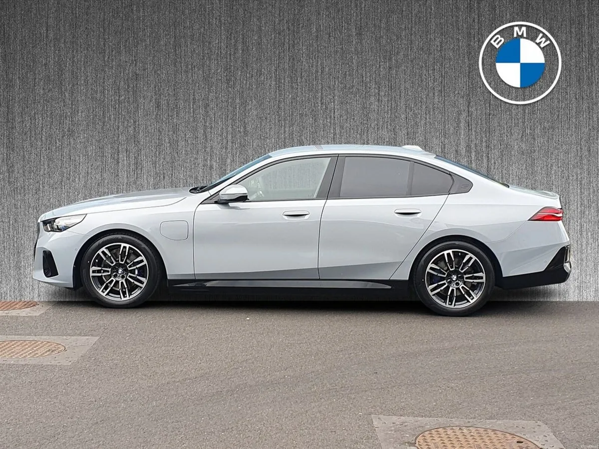 BMW 5-Series 530e M Sport Saloon - Image 3