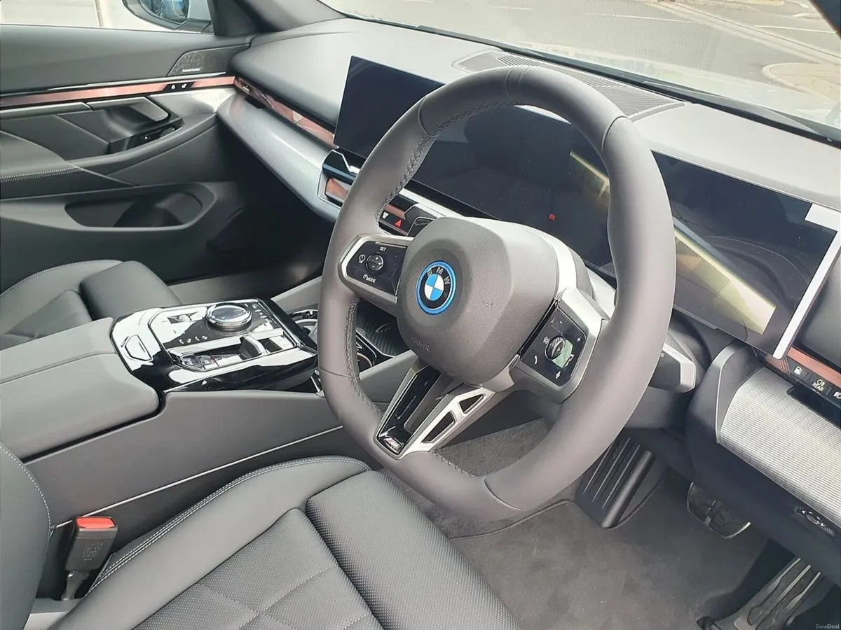 BMW 5-Series 530e M Sport Saloon - Image 6