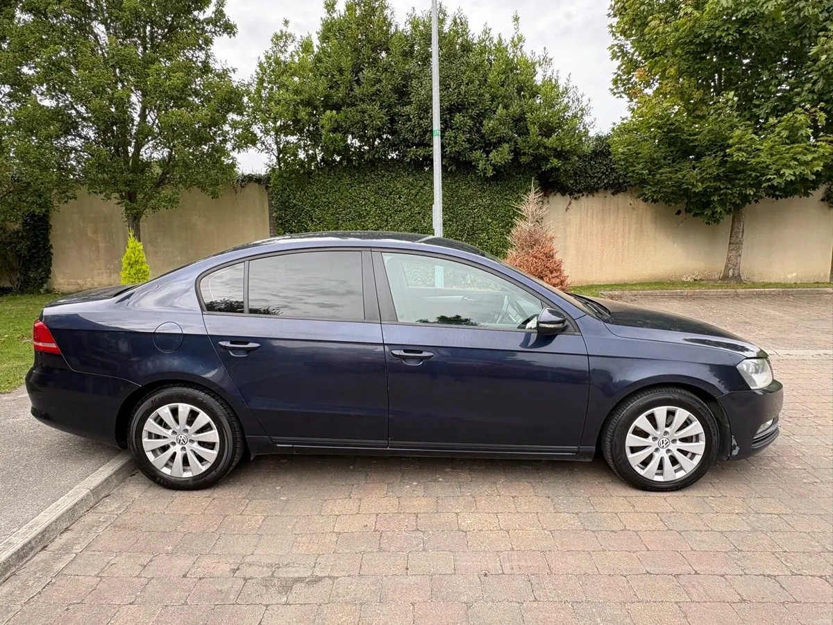 Volkswagen Passat - Image 4