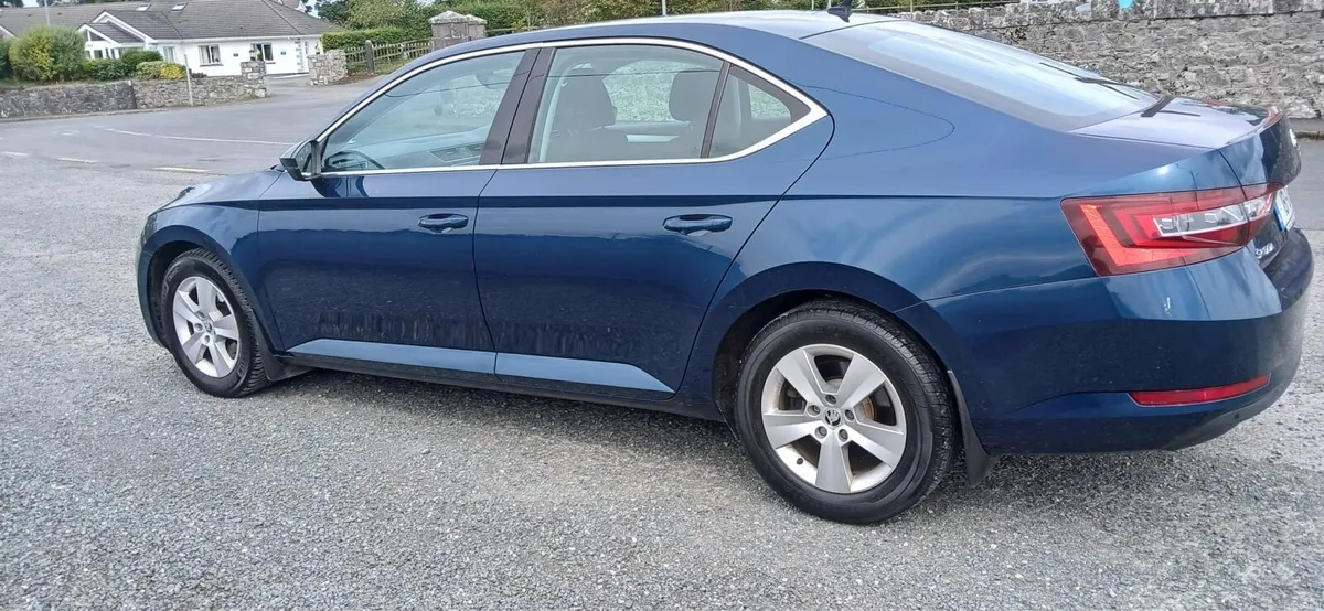 Car - Image 3