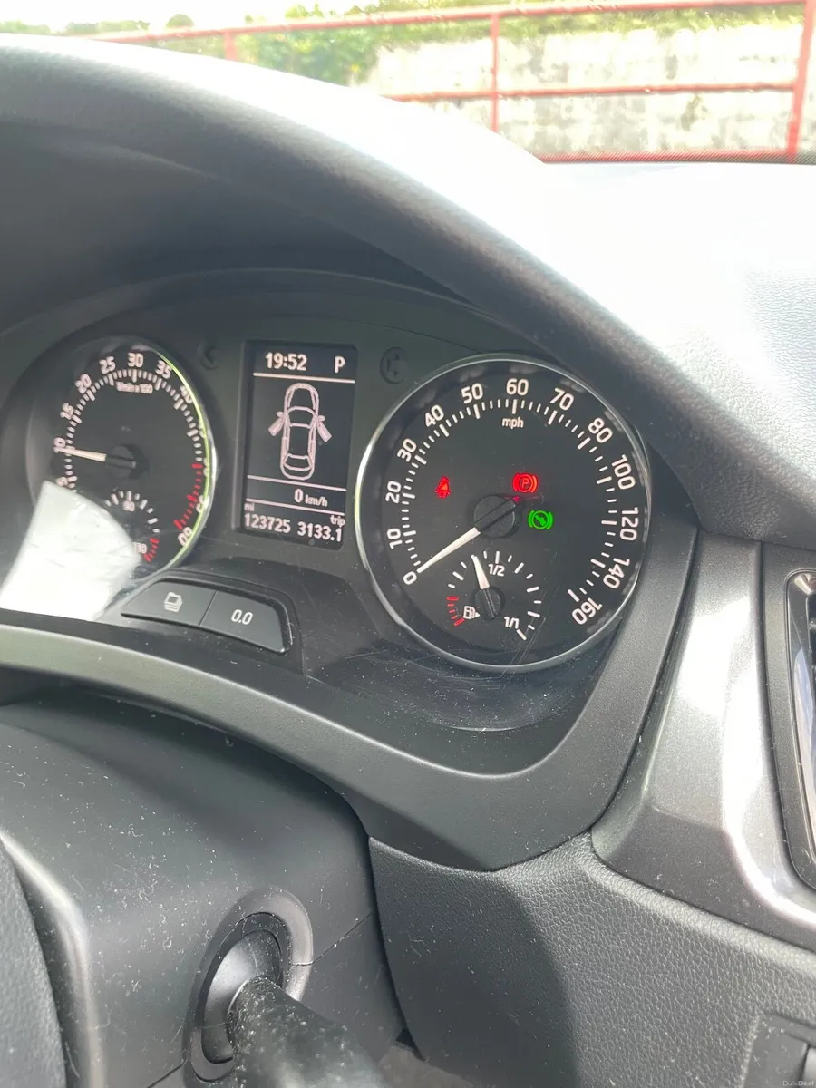 Skoda Rapid 2014 - Image 3