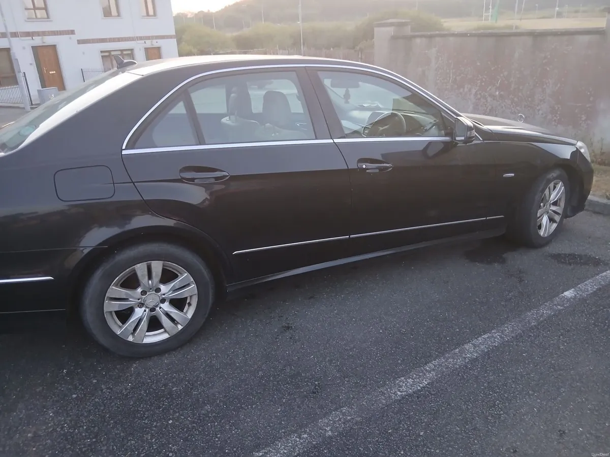 Mercedes-Benz E-Class 2011 - Image 1